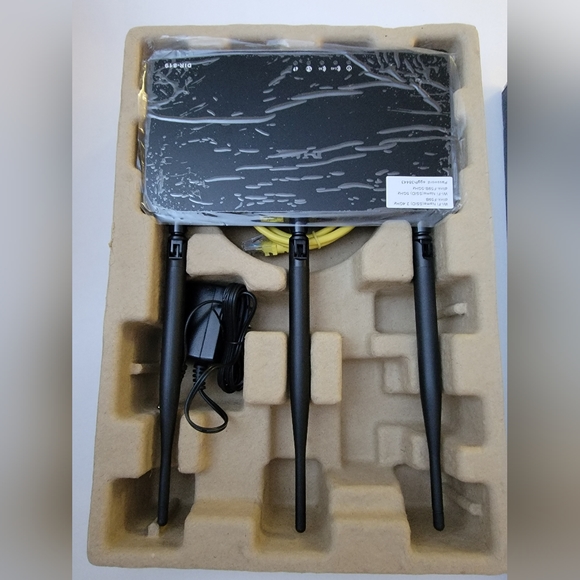 Wireless AC750 Dual Band Router - (DIR-819) - Picture 7 of 9